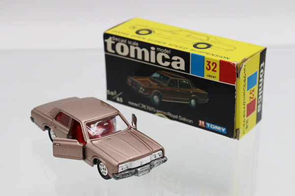 ミニカーショップ ケンボックス トミカ 黒箱☆32☆トヨタクラウン 2600