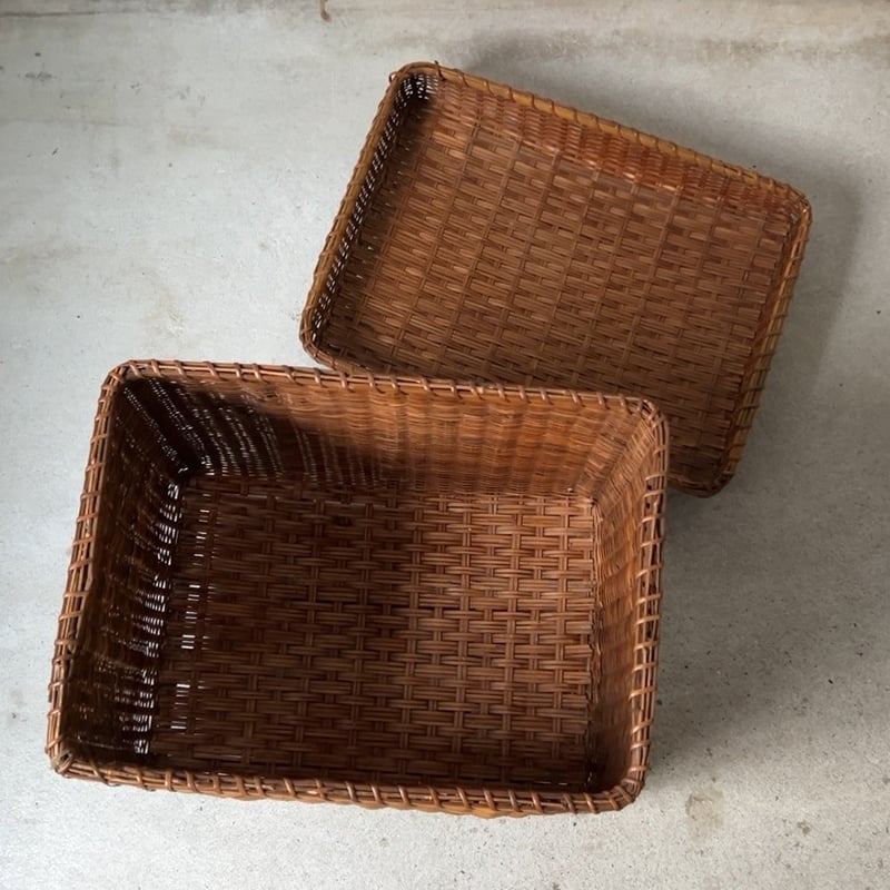 古い蓋付きの竹編み籠 縦型竹編みバスケット 竹足ありスクエア型道具箱