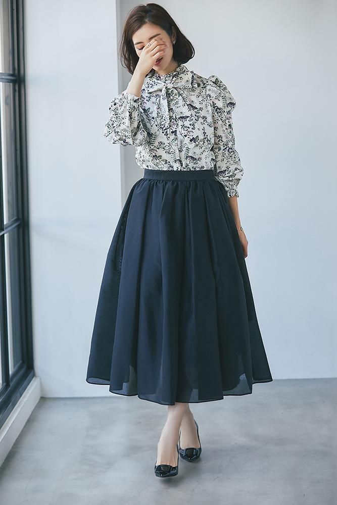 木の実柄プリントブラウス(オフホワイト) - seventen