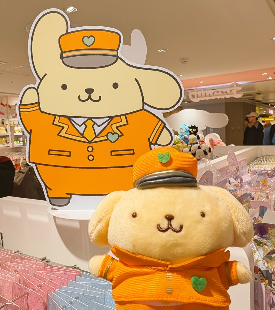 東京駅に新しく出来たサンリオショップに滑り込んできました