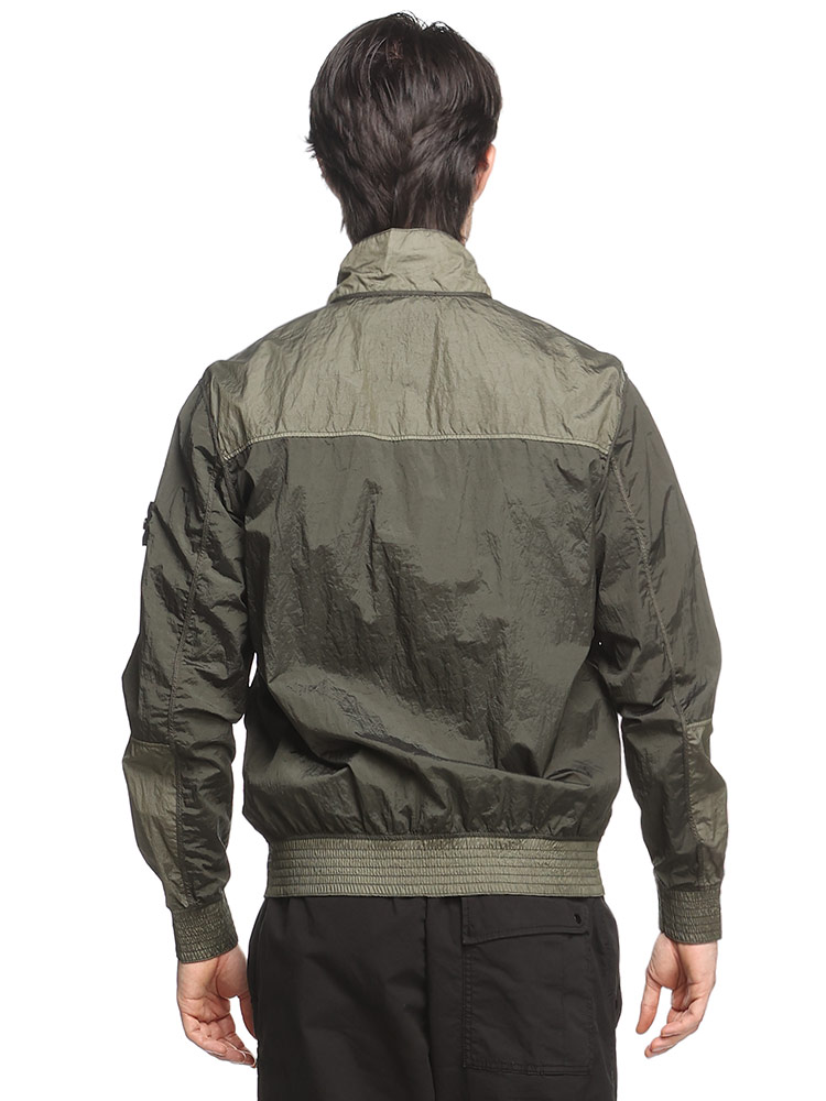 STONE ISLAND (ストーンアイランド) スタンドカラー ロゴパッチ