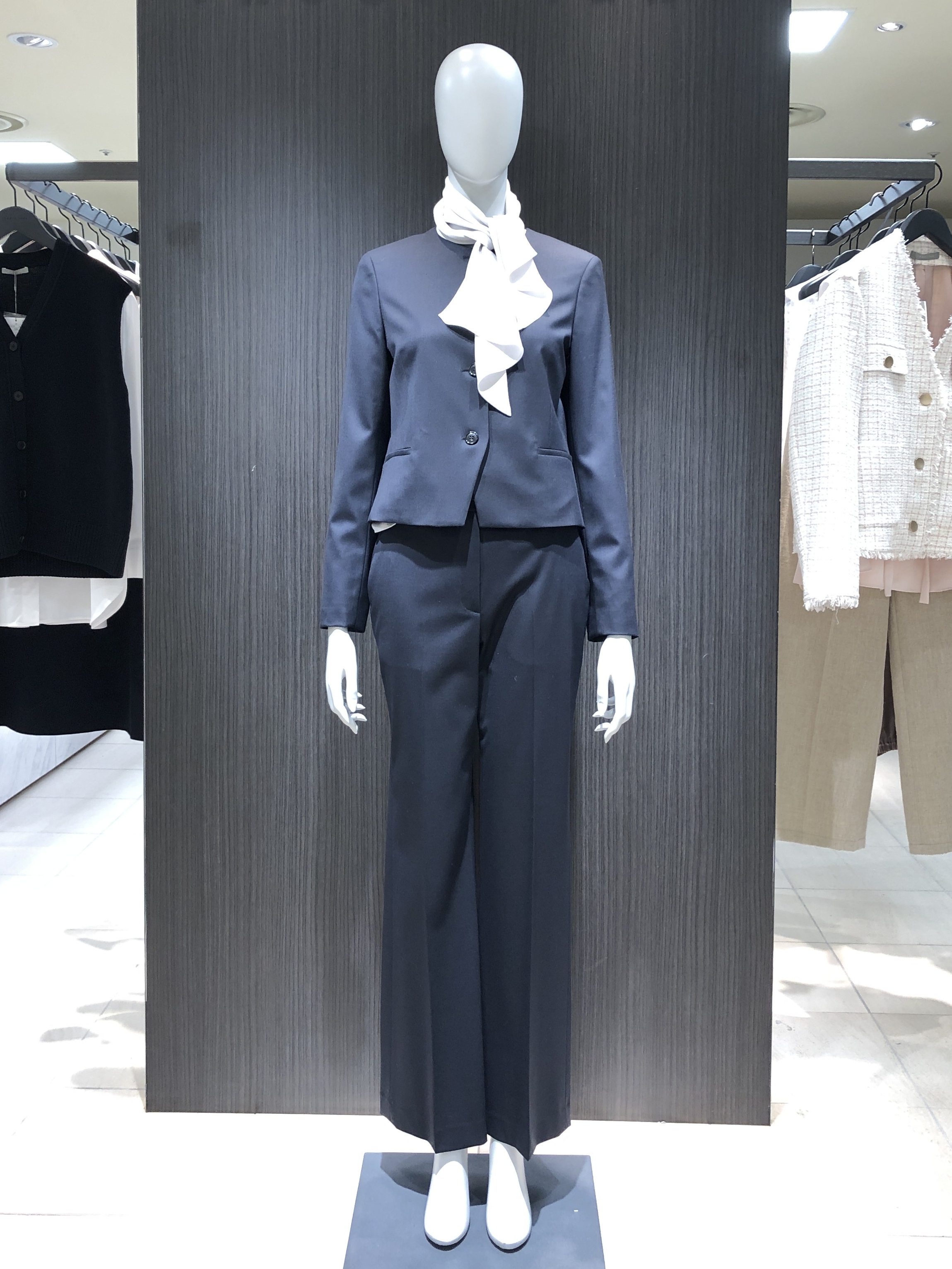 おすすめ！スーツスタイル⑤】パンツスーツ | セオリーリュクス | 大丸