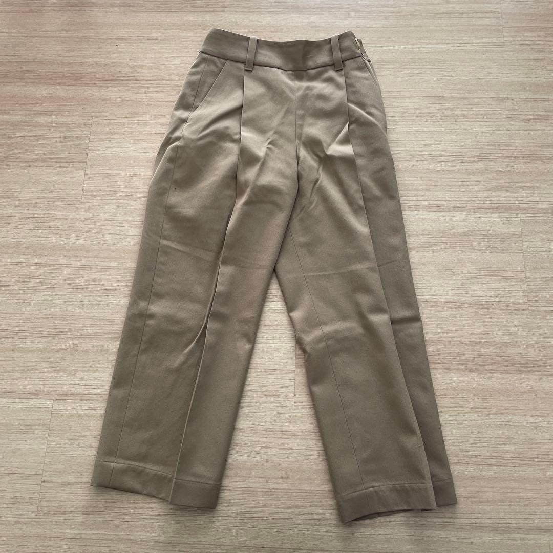 マーガレットハウエル　ベージュ プリーツ入り チノパン