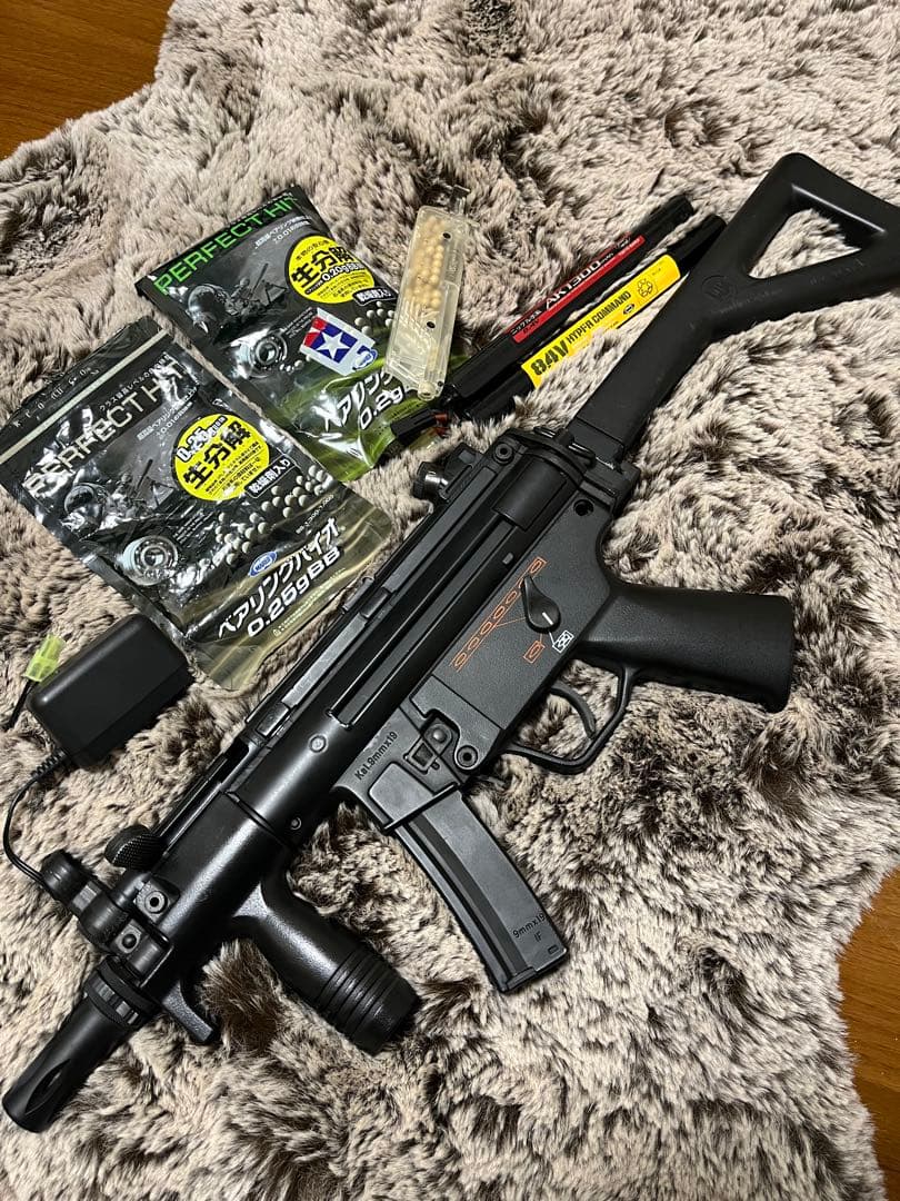 ジャンク品 東京マルイ MP5K A4 PDW電動ガン バッテリー2個付き フルセット 東京マルイ H&K MP5K A4 PDW バッテリー 充電器セット