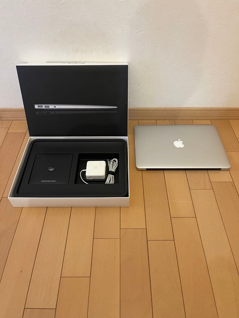 MacBook Air シルバー 充電器付き美品　ジャンク