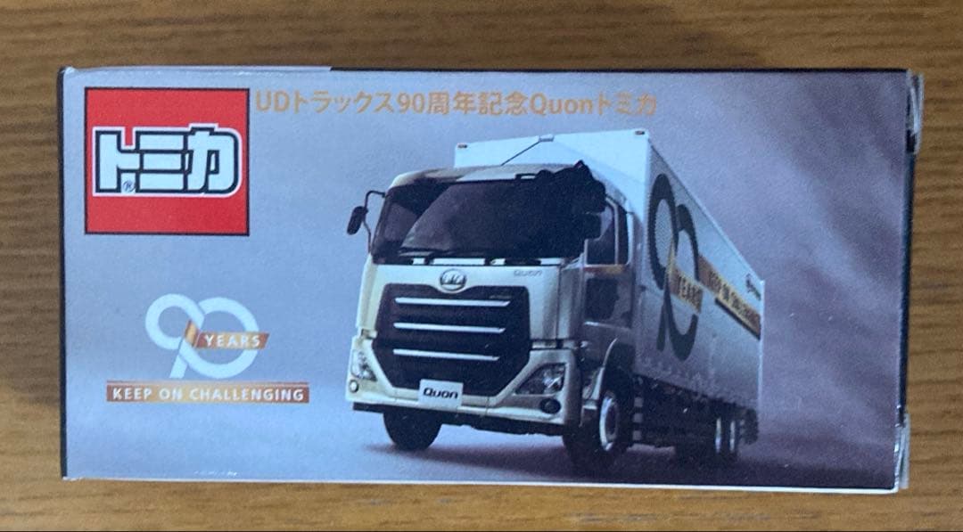 トミカ UDトラックス 90周年記念 ミニカーパーフェクトQuon非売品