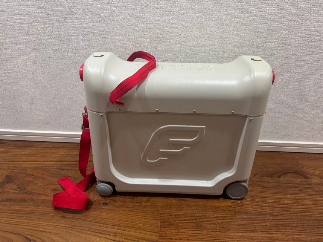 ジェットキッズ　ストッケ お子さま用ライドオン・スーツケース | ストッケ ジェットキッズ