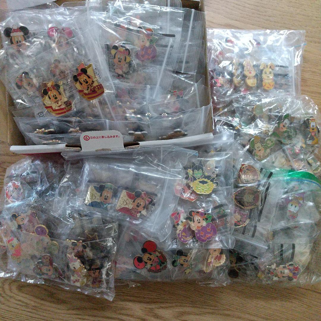ディズニー ピンバッジ ２３０個 2026】ディズニーランド&シーで買えるピンバッジ70種類！ファンタジー