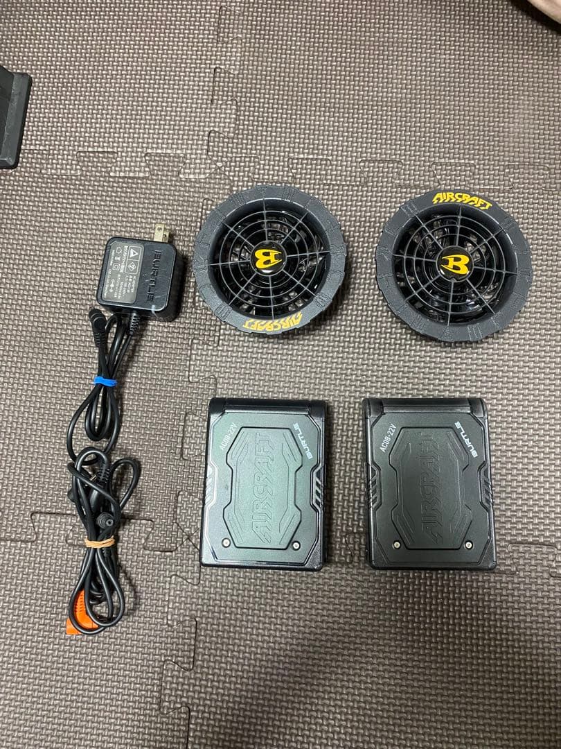 空調服用バッテリー×2 ファン×2 接続ケーブルと充電器付き