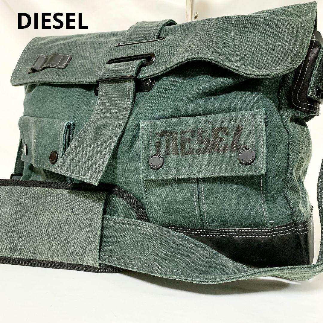 DIESEL メッセンジャーバッグ ダークグリーン ポケットにロゴ