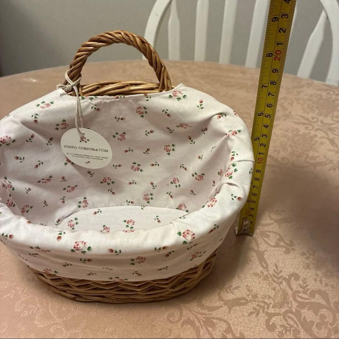 マニーローズ布カバー付き籐バスケット・ティーポット型木製ラック 2点