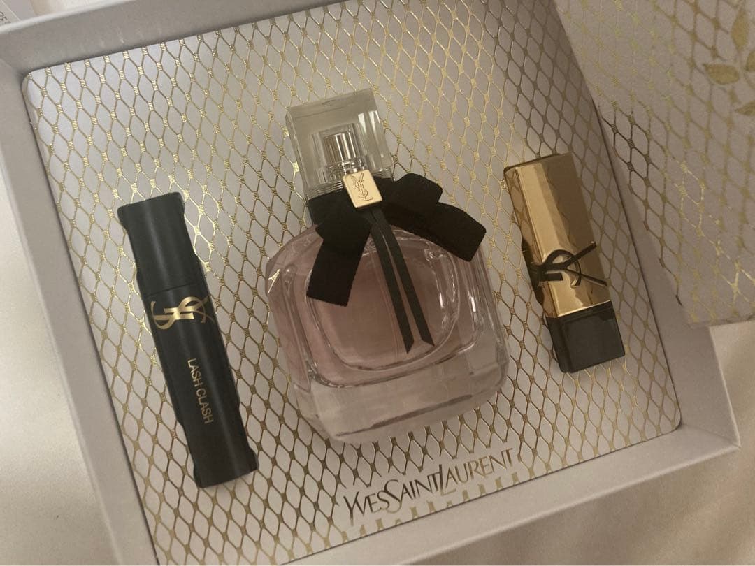 イブサンローラン香水モンパリオーデパルファム50mLマスカラルージュ口紅セット YSL人気のフレグランス3種から、夏のバカンスにも最適なスプレータイプ
