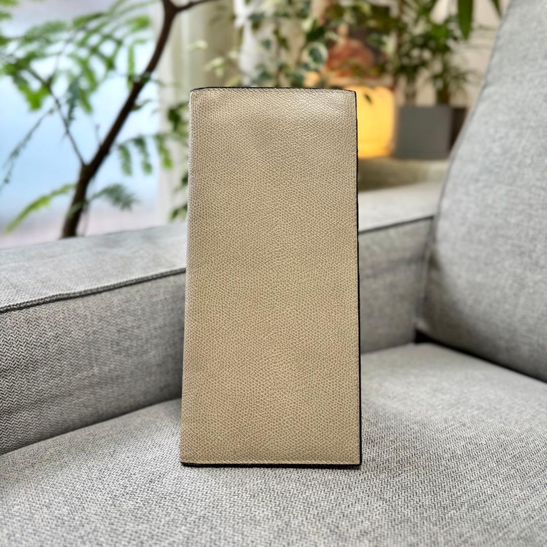 ヴァレクストラ パスポートケース 6カード トラベルドキュメントホルダー