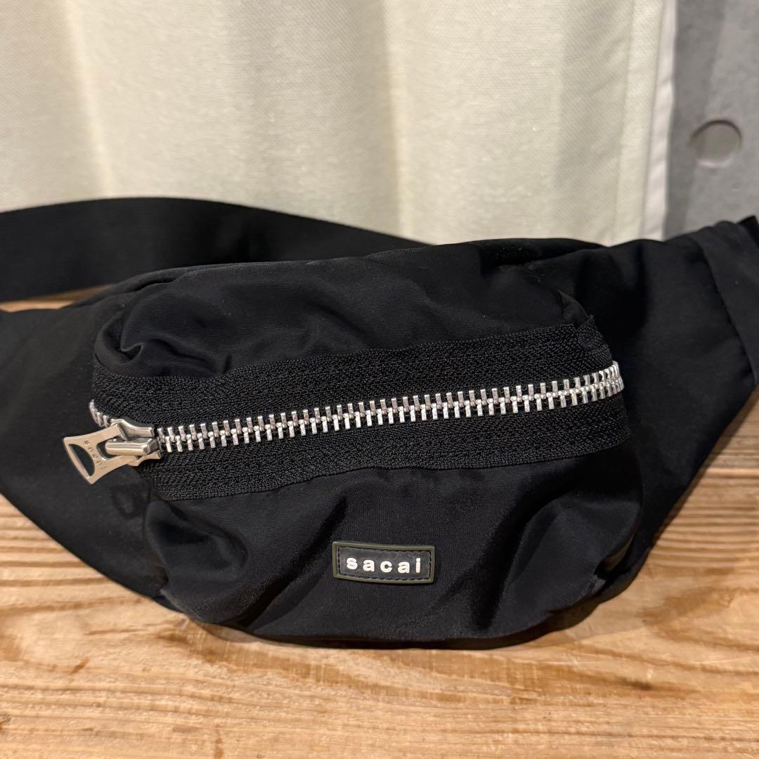 美品　sacaiサカイボディーバッグ　ショルダーバッグ　サカイ