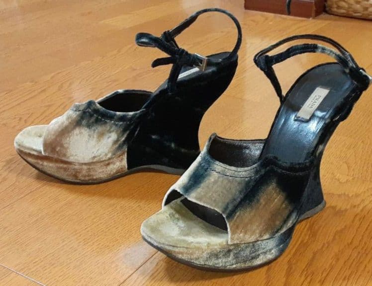 【プラダ】スウェードのオープントゥ ウェッジソール ストラップ付き パンプス FIRST CONTACT（ファーストコンタクト） パンプス 痛くない 柔らかい