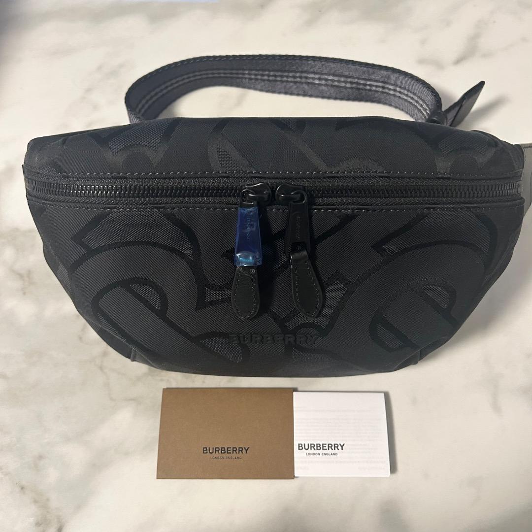 【ご購入者様確定商品】【新品未使用】BURBERRY TBモノグラムボディバッグ