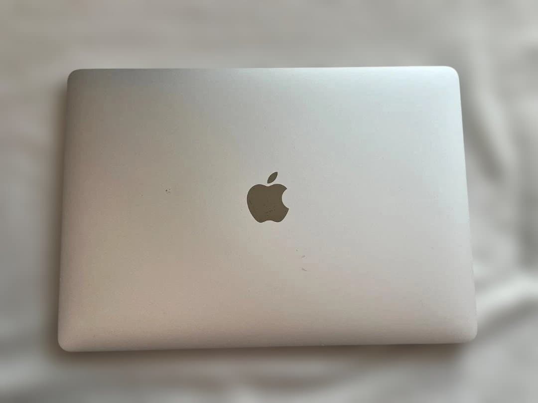 【美品】希少16GBモデルMacBookAir M1 13インチシルバー2020 Amazon.co.jp: 【整備済み品】Apple MacBook Air M1 2020(13インチAir