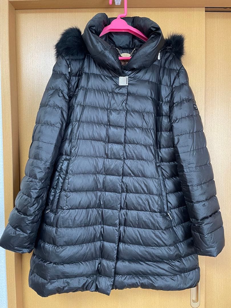 フード付き（取り外し可）黒ダウンジャケット