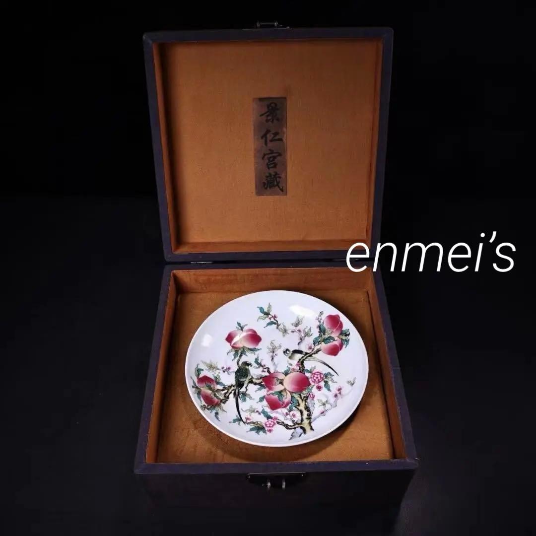 中国古美術・珍蔵粉彩・花鳥絵磁器の中皿・純手描き・刺繍箱付・置物・文房具・観賞皿 中国古美術・珍蔵粉彩・花鳥絵磁器の中皿・純手描き・木製箱付・置物