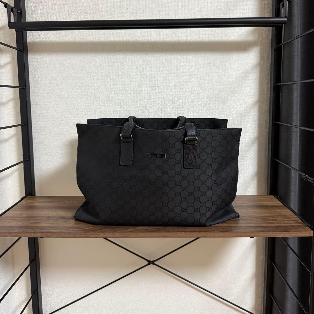 GUCCI（ミディアムトートバッグ） GGエンブレム〕ミディアム トートバッグ ・ブラウン＆ブラック GG