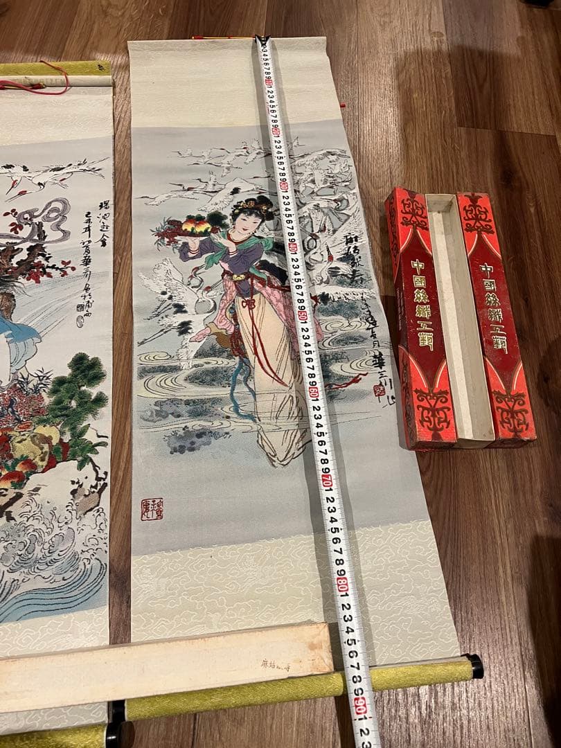 華三川が制作した『麻姑献寿』の絹織り絵で、杭州絹織工芸廠によって製造されたもの 法花蓮池仙鶴文壷》 明時代 景徳鎮窯 15~16世紀 法花というのは三彩の